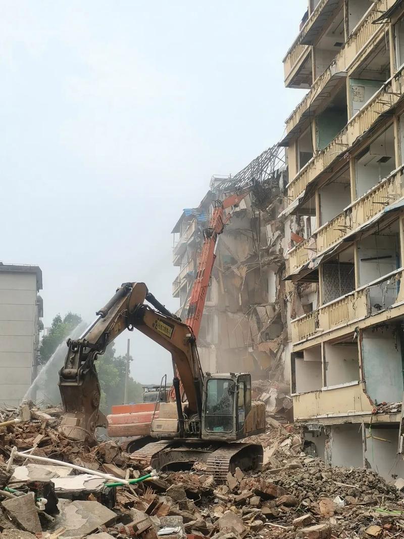 逆勢接盤!地方房企為何敢在樓市寒冬狂飆突進(jìn)?